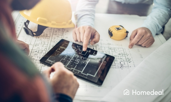 Architect toont een visuele weergave van het huis ontwerp