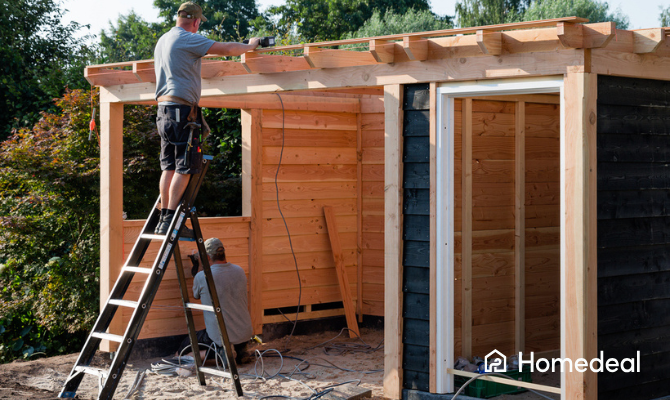 Aanbouw houten schuur