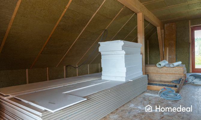 EPS platen en gipsplaten liggen klaar voor dakisolatie